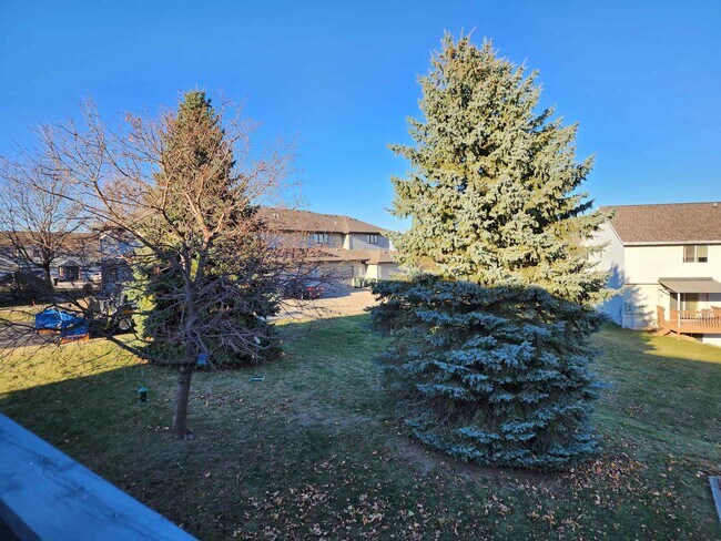 Building Photo - 3076 Selkirk Dr