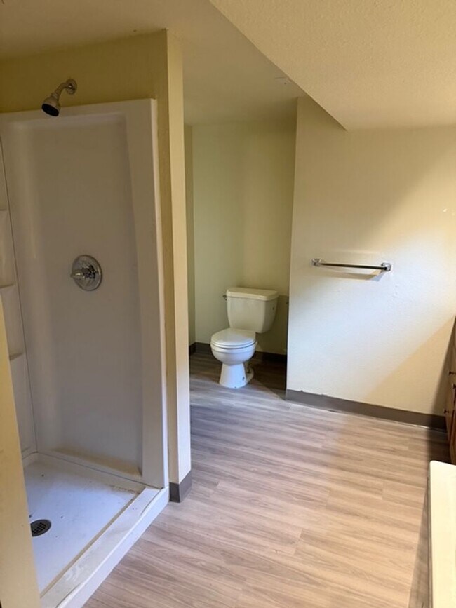 Building Photo - 600B00