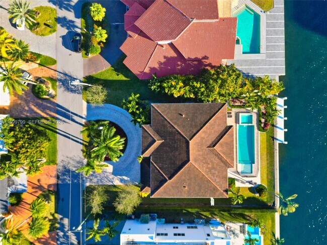 Building Photo - 513 Palm Dr