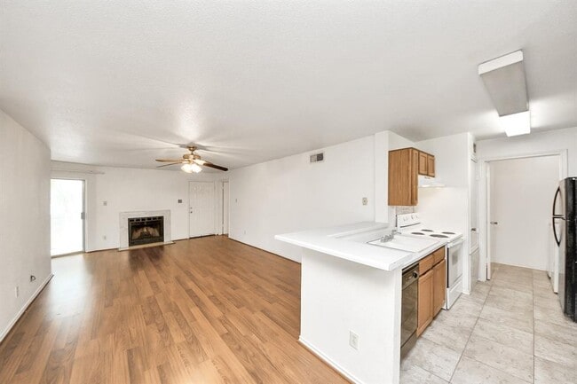 Building Photo - 10757 Braes Bend Dr