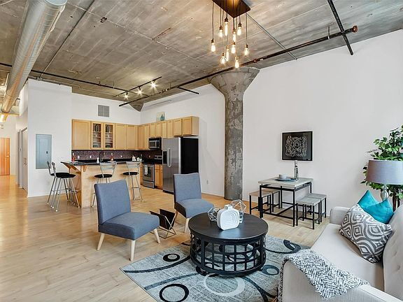 Building Photo - "Chic Urban Living: Spacious 2-Bedroom Ret...
