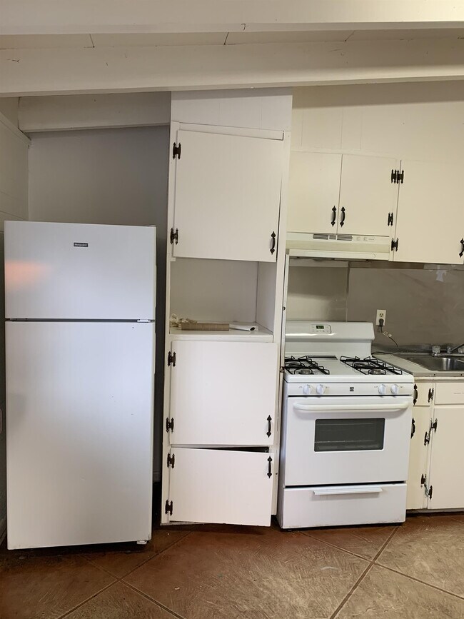 Building Photo - 2115 E 18th St