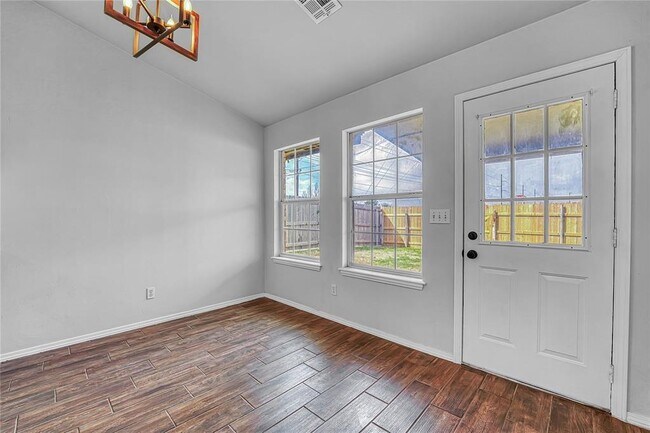 Building Photo - 2805 Shiloh Ln