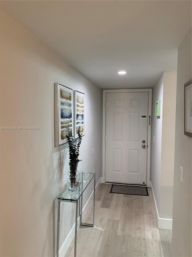 Building Photo - 1709 Whitehall Dr