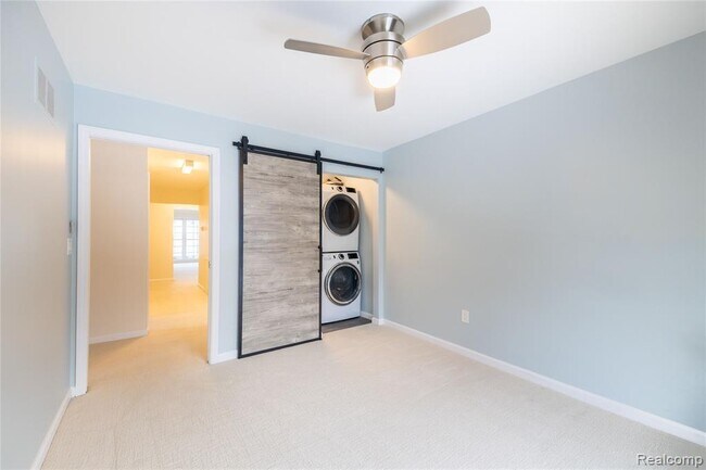 Building Photo - 24356 E River Rd