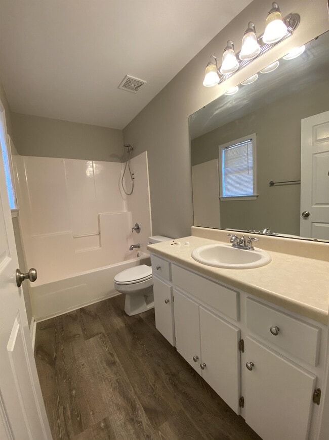 Building Photo - 216 Autumn Ridge Dr