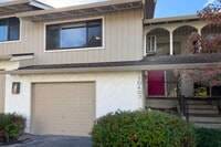 Building Photo - 2Bd/1.75Ba Kirkland Townhouse