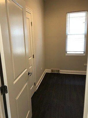 Building Photo - 725 Warner Ave