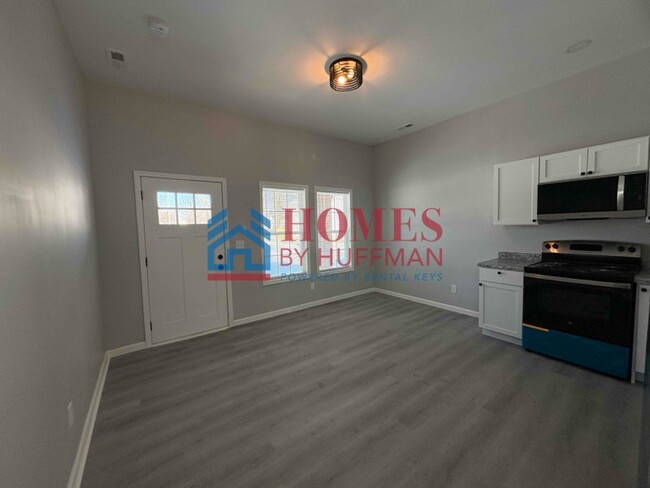 Building Photo - Two Bedroom House | Completely Updated