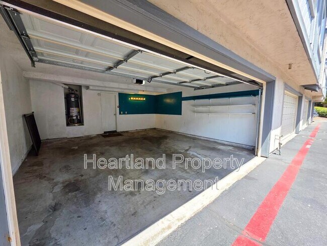 Building Photo - 2135 E Valley Pkwy