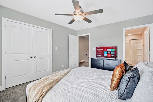 Building Photo - Legacy Executive Retreat | Modern 2BR Townhome for Professionals & Extended Stays
