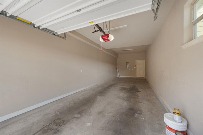Building Photo - 2017 Simond Ave