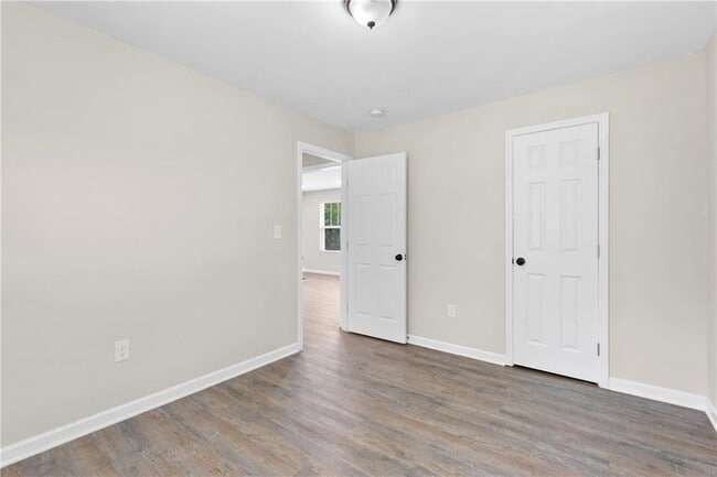 Building Photo - 2343 Carver Dr NW