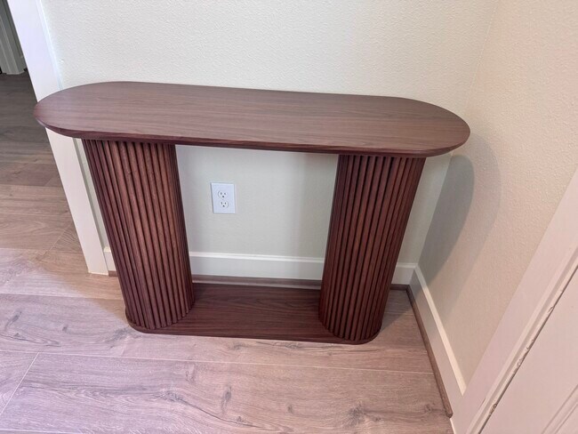 Building Photo - 131 Eastwood St