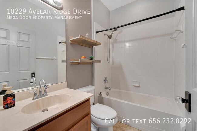 Building Photo - 10229 Avelar Ridge Dr