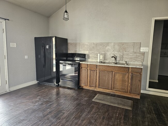 Building Photo - 1909 Brunson Ave