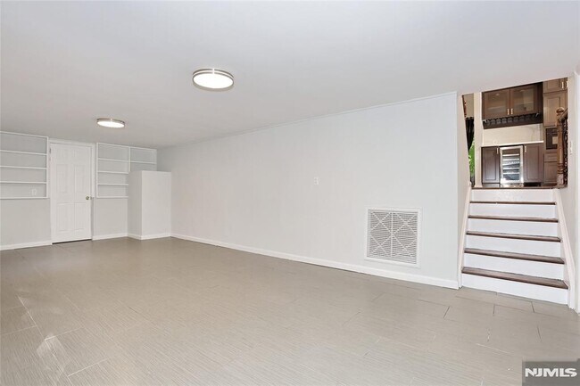 Building Photo - 69 Pittis Ave