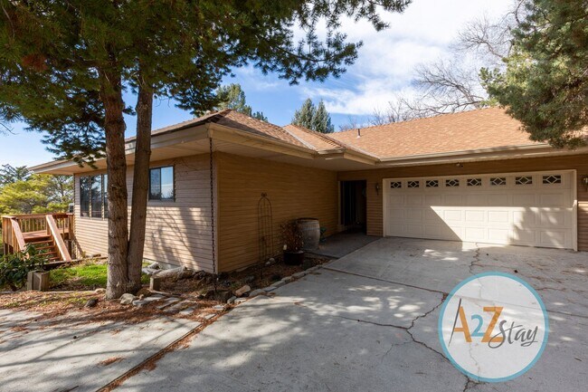Building Photo - Executive Rental in North End Foothills