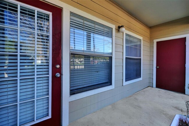 Building Photo - 2320 Gracy Farms Ln
