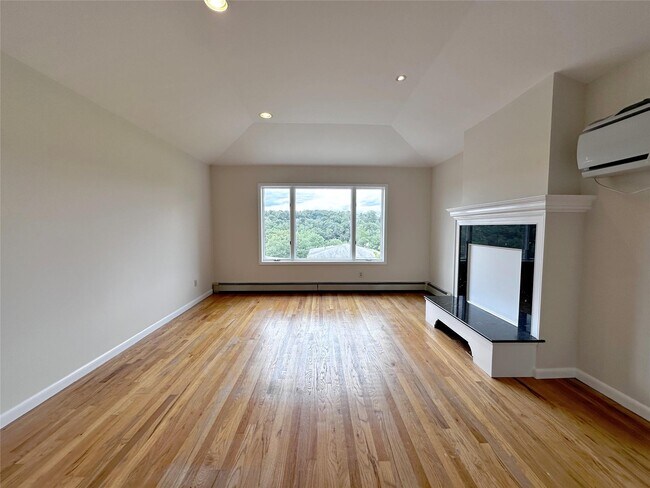 Primary Photo - 148 Bennett Ave