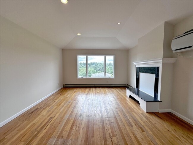 Primary Photo - 150 Bennett Ave