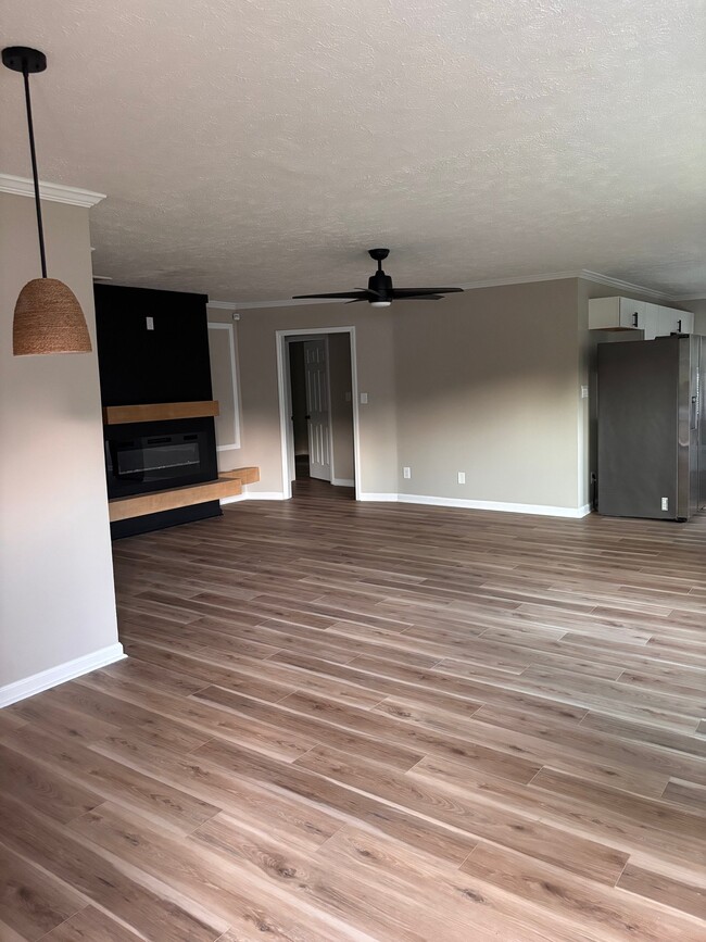 Building Photo - 5558 Quietwood Pl