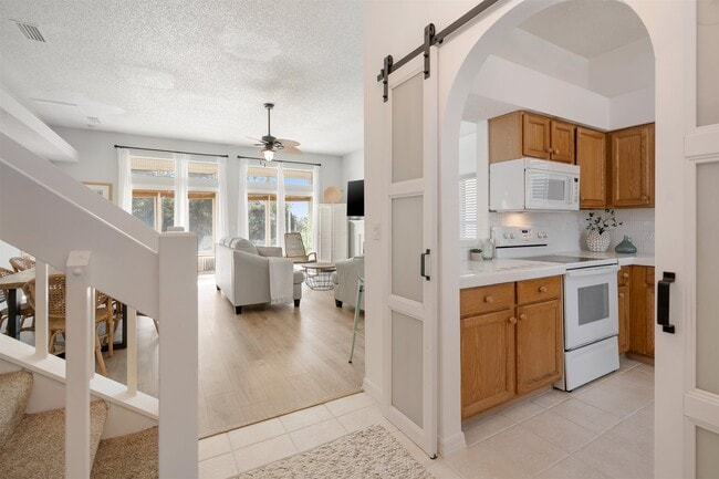 Building Photo - 212 Somerset Ct