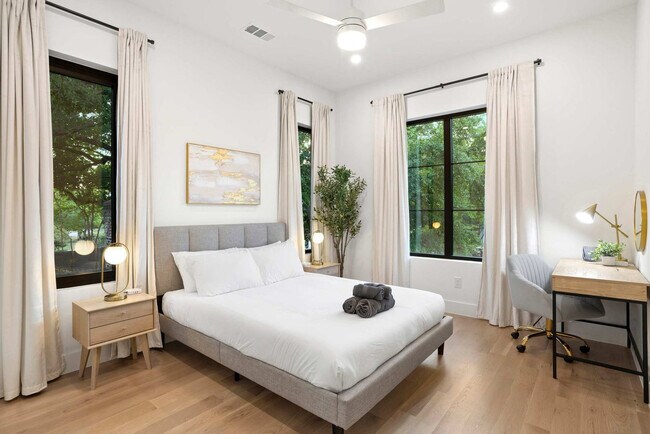 Building Photo - 8922 San Benito Way