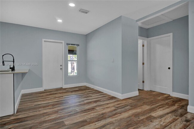 Building Photo - 607 SW 9th St