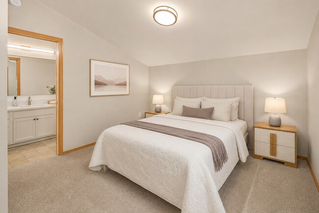 Building Photo - Beautifully Remodeled 3 Bed, 2 Bath Home in Northgate! Near Light rail, UW Medical.