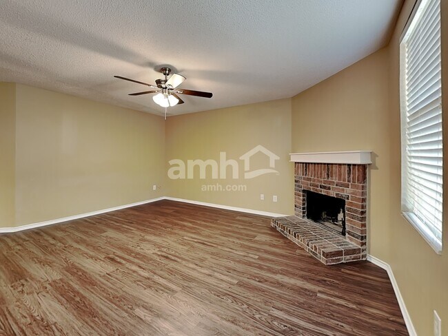 Building Photo - 711 Odenville Dr