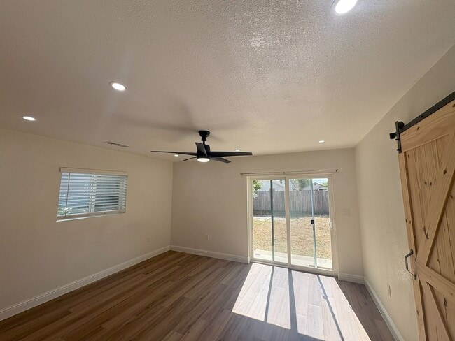 Building Photo - Available NOW Recently Renovated 3BR/3BA Home with Modern Finishes & Spacious Backyard Near Downt...