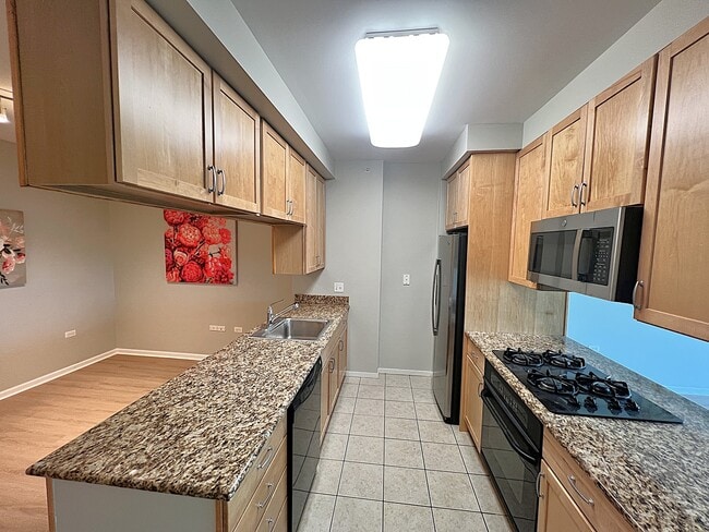 Building Photo - 9655 Woods Dr