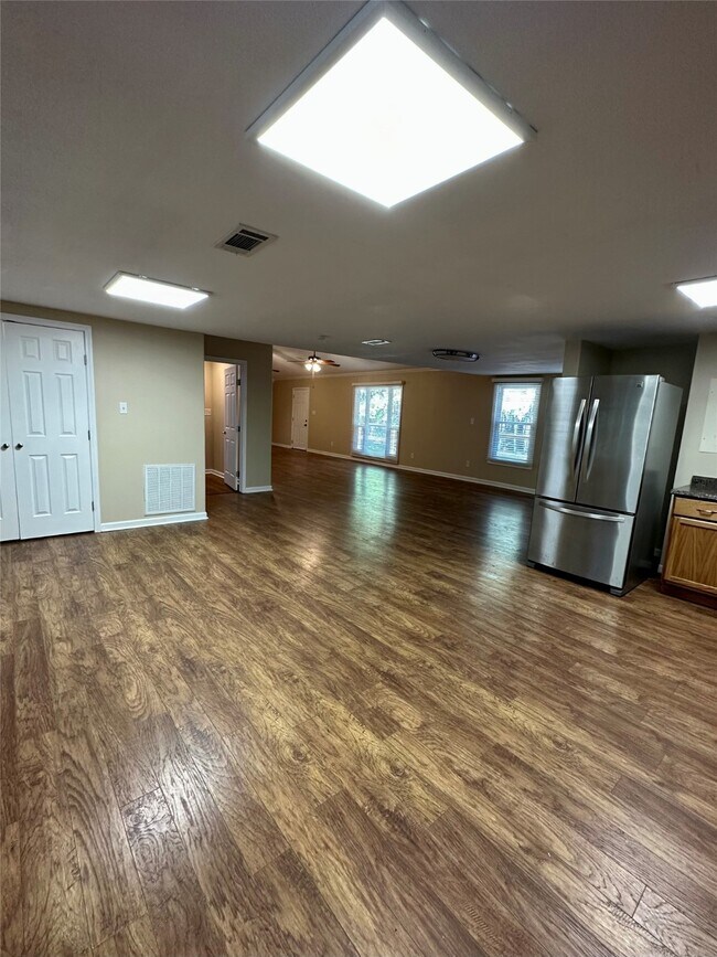 Building Photo - 2411 County Rd 2235