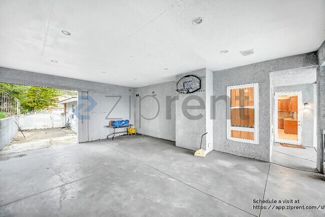 Building Photo - 19872 Sunset Vista Rd