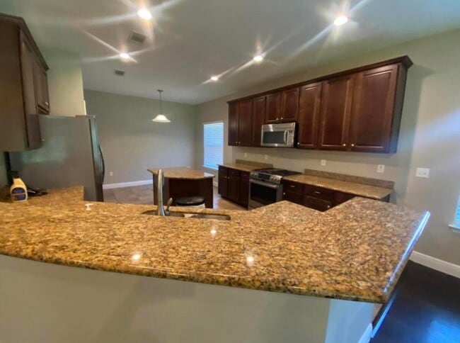 Building Photo - 40 Woodwind Way