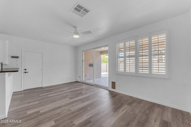 Building Photo - 2318 E Sunland Ave