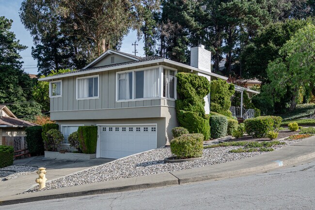 Building Photo - 1170 Tuolumne Ct