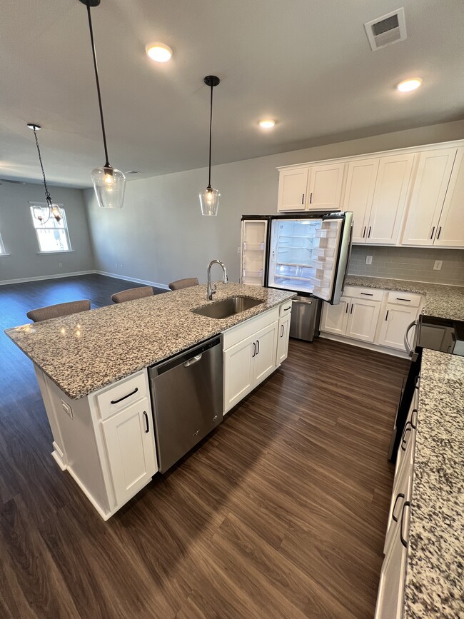 Building Photo - 575 McLernon Trce