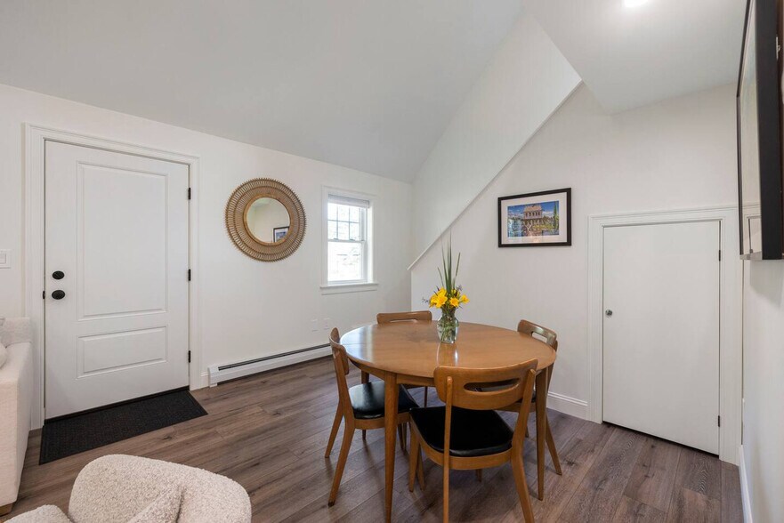 Building Photo - 30 Log Cabin Rd