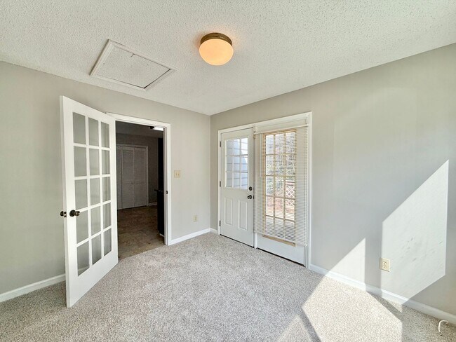 Building Photo - Charming 3BD, 2BA Raleigh Home Near Downtown Raleigh