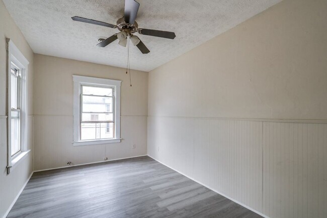 Building Photo - 2118 Denison Ave