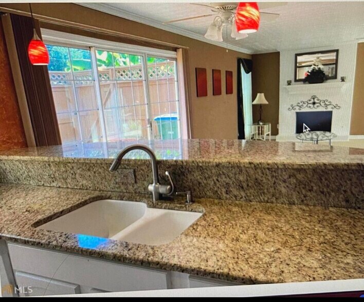 Building Photo - 5576 Clover Rise Ln