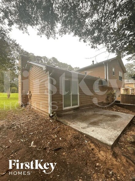 Building Photo - 2097 Phillips Rd