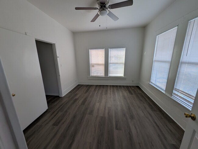 Building Photo - 403 Cowling St