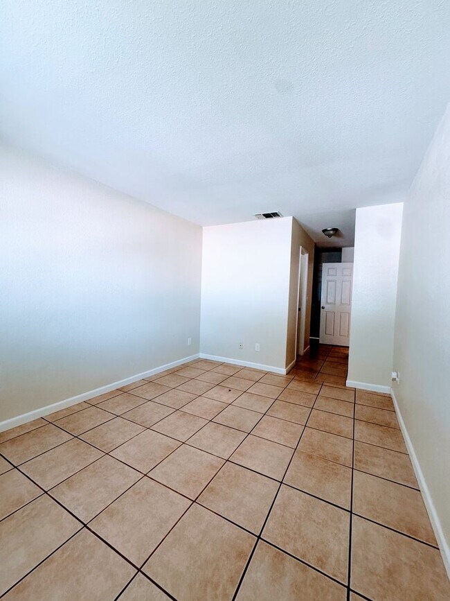 Building Photo - 10453 Sierra Crst Dr