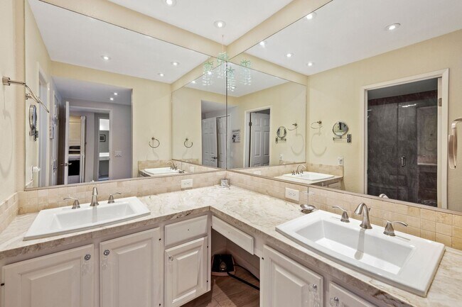 Building Photo - Single Level Condo on the Bay