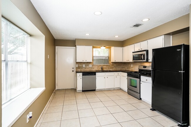 Building Photo - 18607 Andalusian Dr