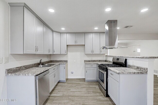 Building Photo - 10401 Centaur Dr