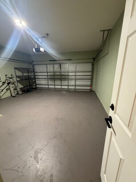 Building Photo - 5559 Pats Pt